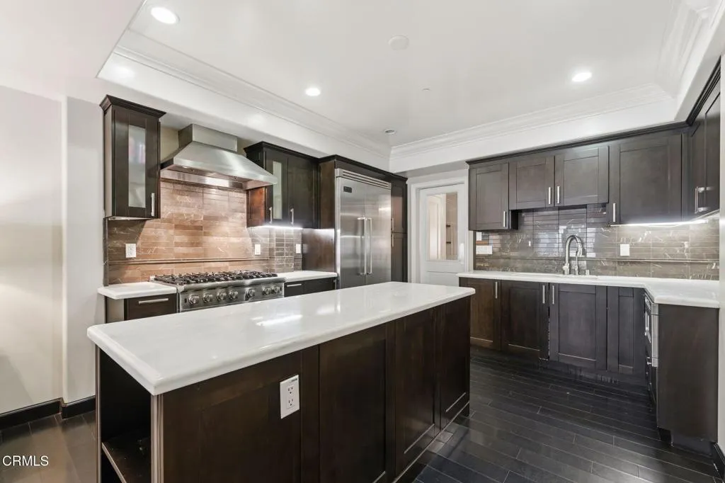 9-155 Cordova St-17