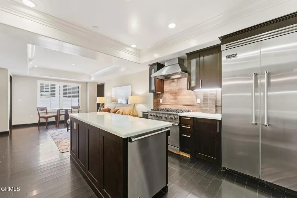 12-155 Cordova St-18