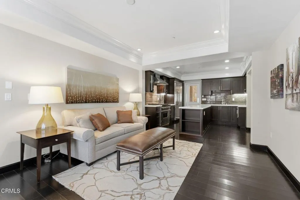 15-155 Cordova St-21