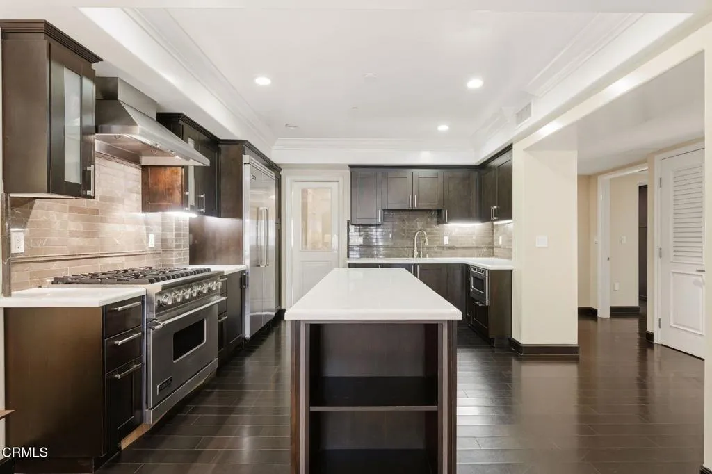 10-155 Cordova St-15