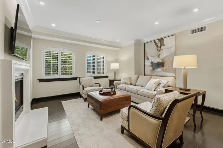 3-155 Cordova St-4