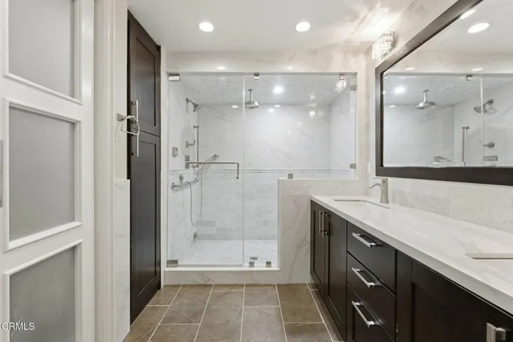 20-155 Cordova St-33