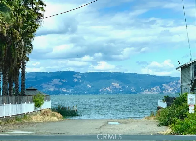 Public Boat Ramp 3 Mins Away!