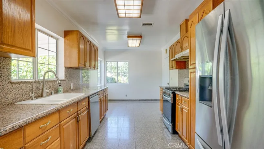 14260 Kittridge Street, Van Nuys, California 91405