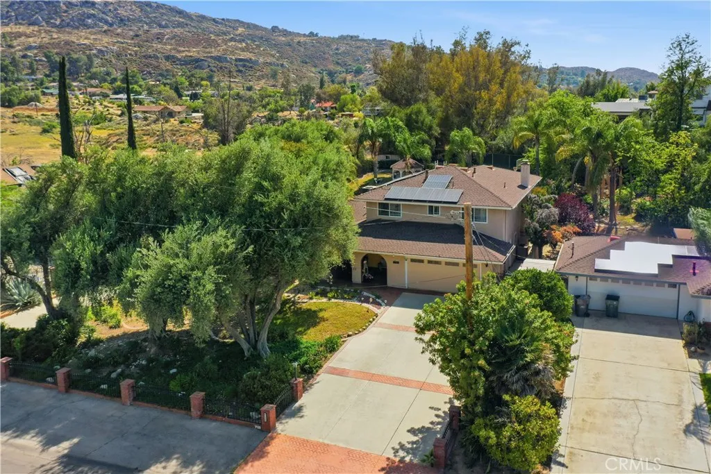 Aerial view of the front of the home and mountains in the background.