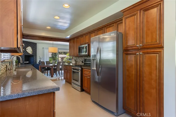 12323 Landale, Studio City, California 91604