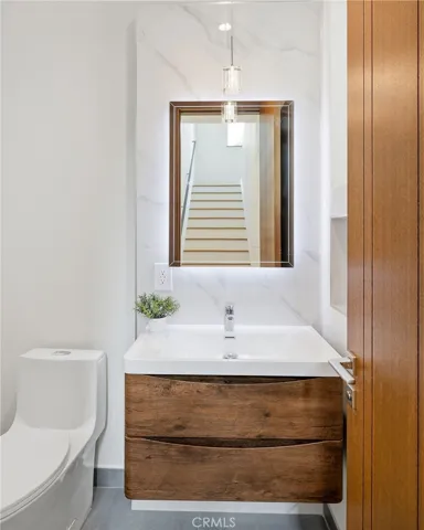 Downstairs 1/2 Bathroom