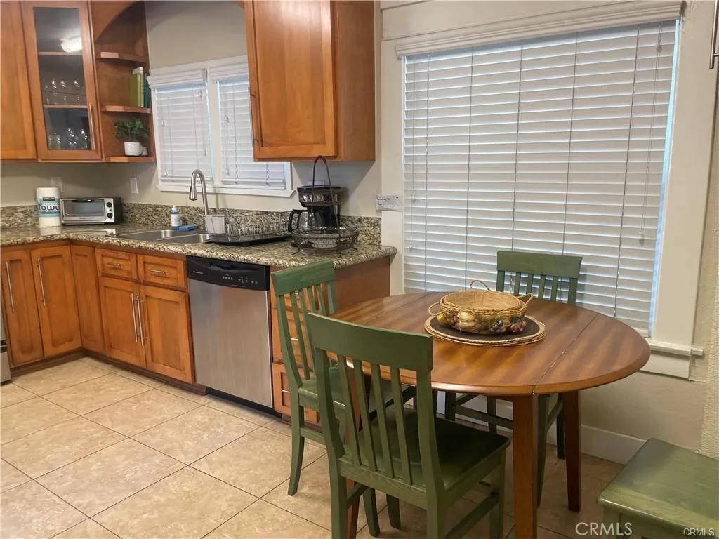 Eating area in the kitchen.