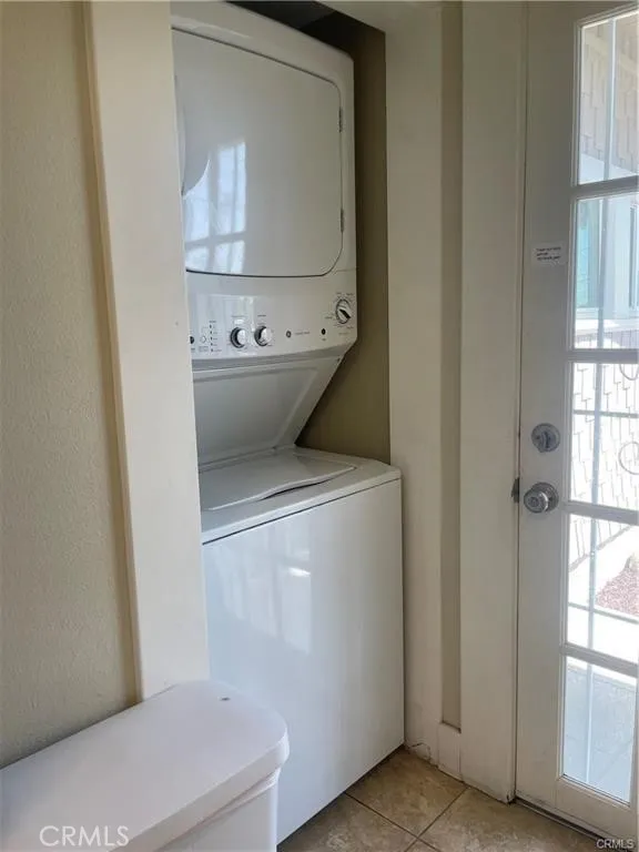 Stackable washer/dryer.