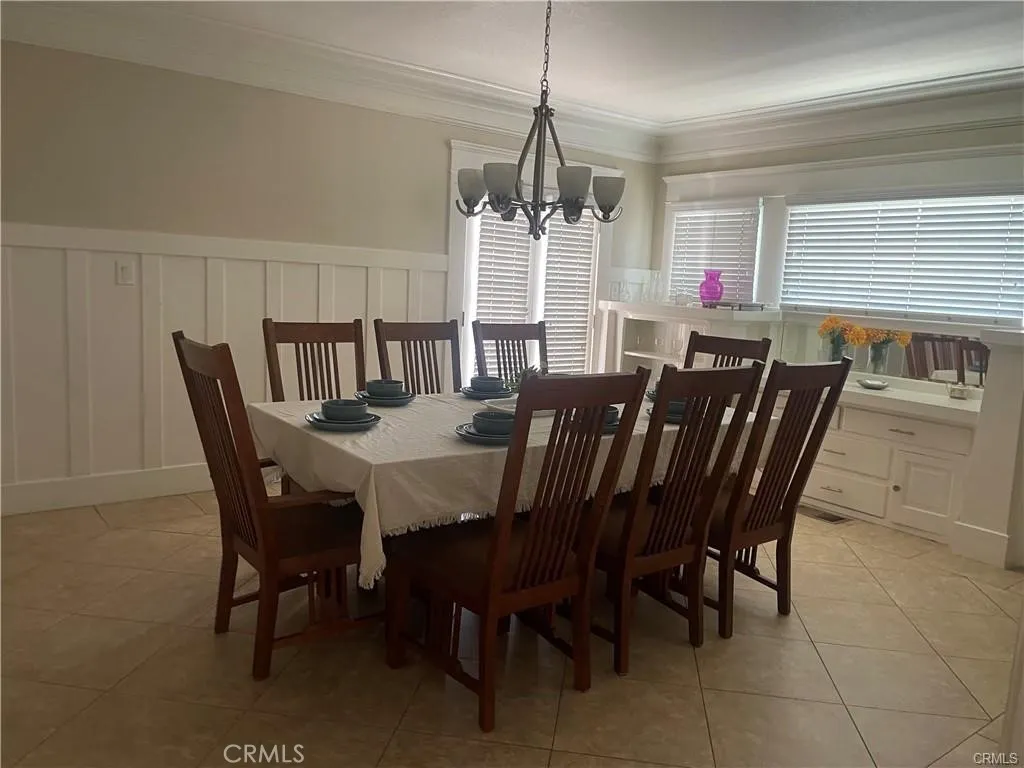 Formal dining groom with great built-ins.
