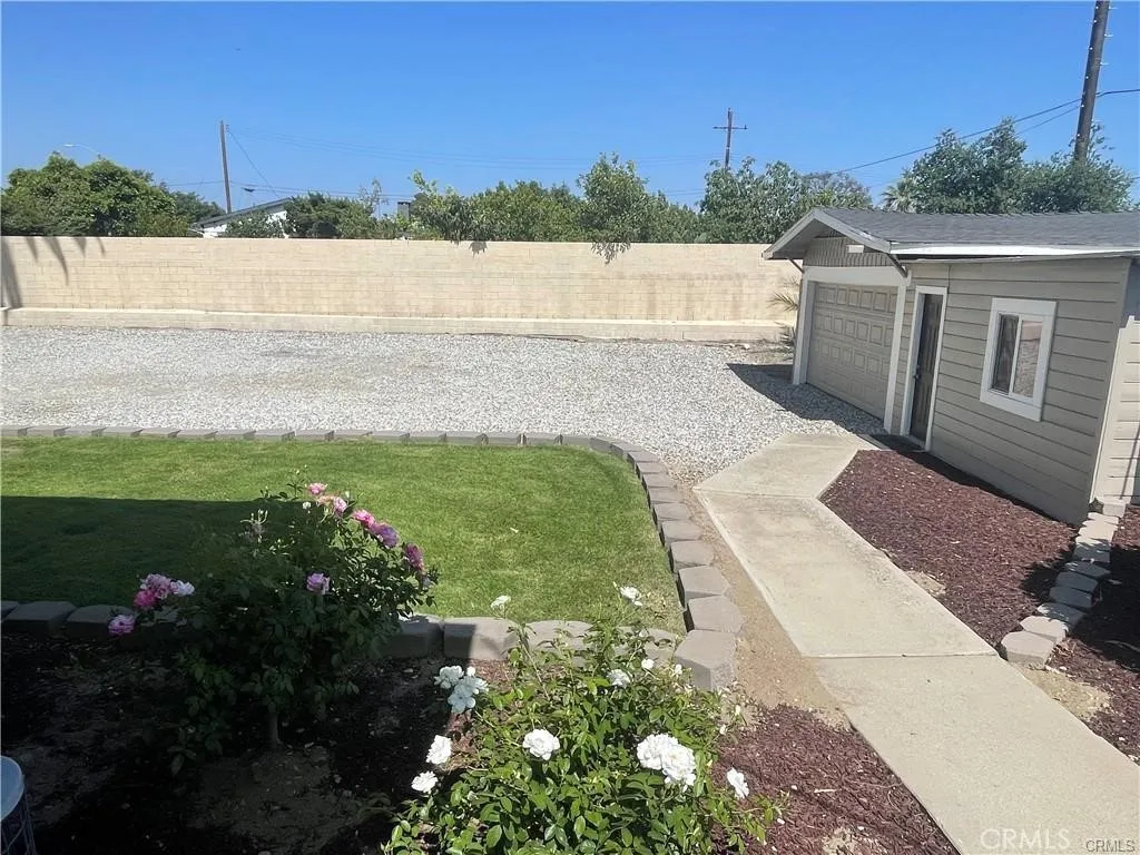 Great landscaping.