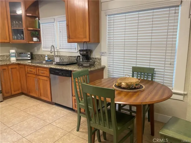 Eating area in the kitchen.