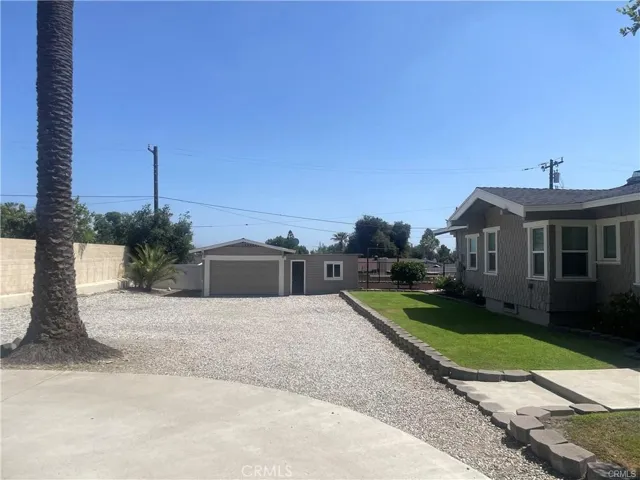 Great parking for RV and multiple vehicles.