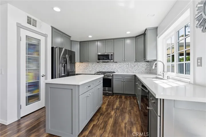 2832 W Pondera Street, Lancaster, California 93536