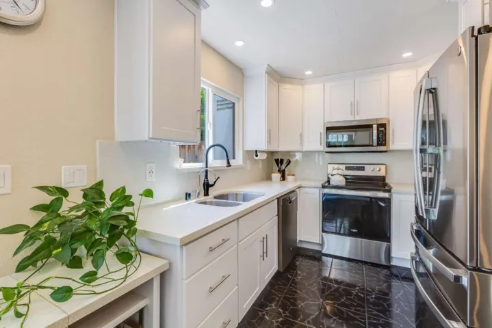  Functional kitchen with a double-pane sliding window.