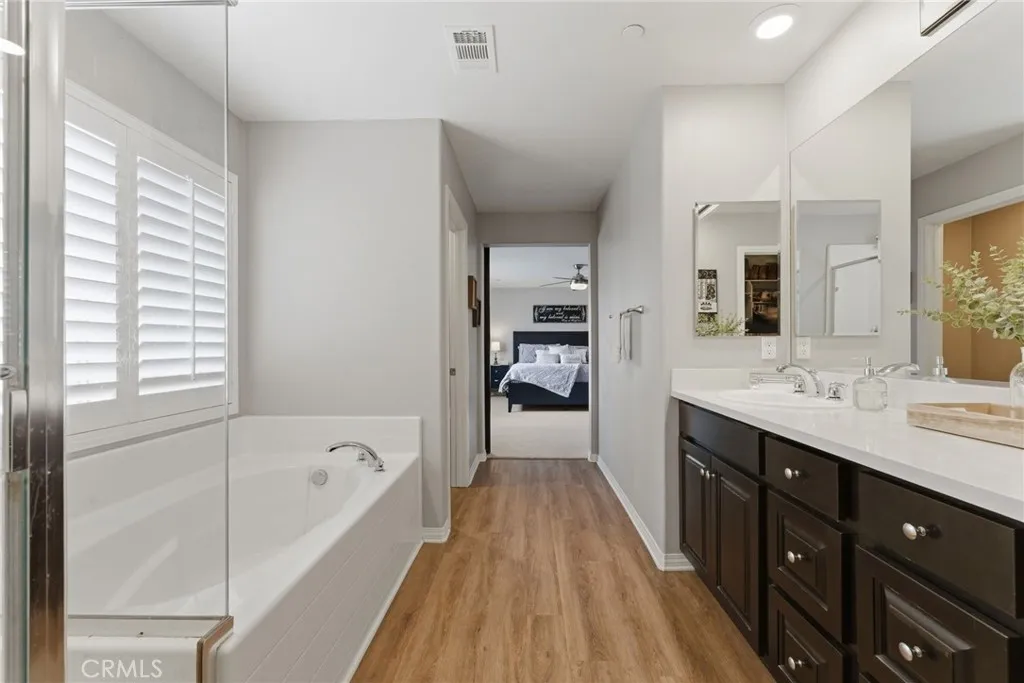 Soaking tub w/ walk-in shower