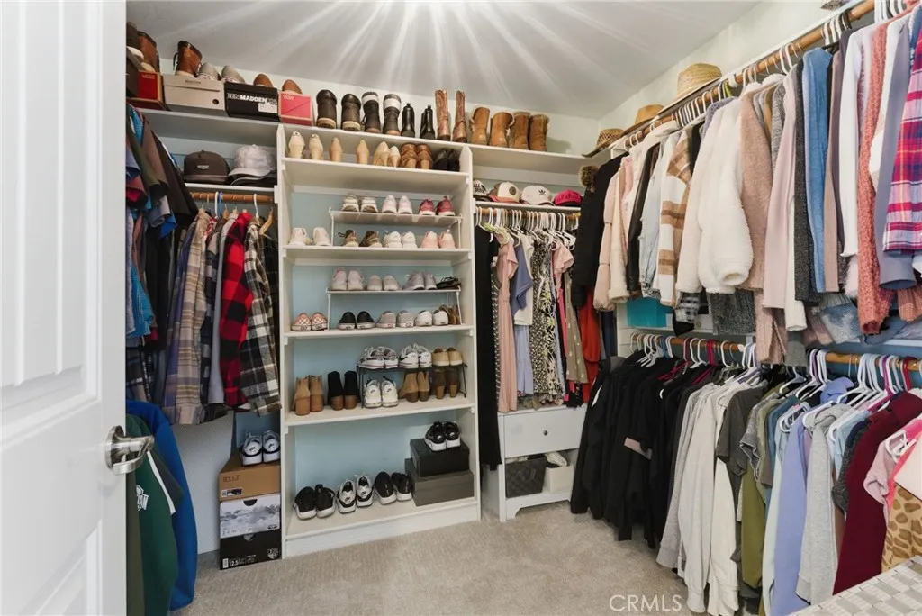Nicely sized walk-in closet