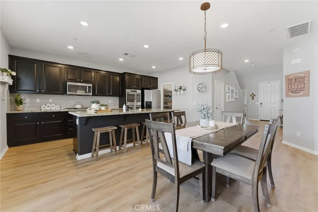 Great room concept w/ beautiful island kitchen