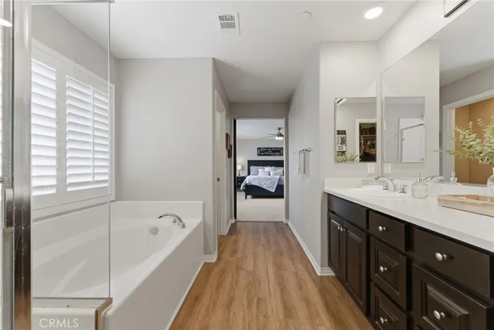 Soaking tub w/ walk-in shower