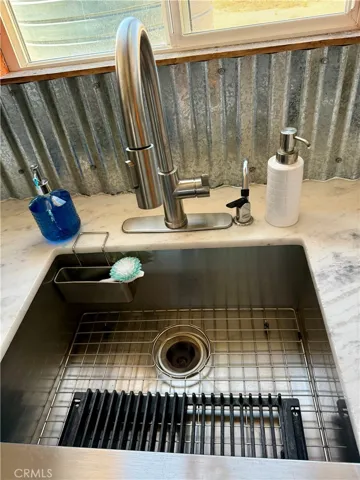 The kitchen has been upgraded. There is a brand new reverse osmosis filter system for the water.