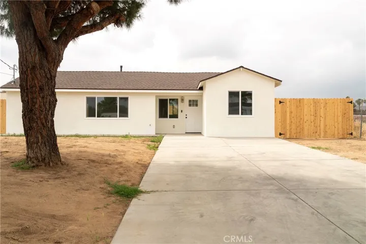 Front Yard, Driveway & Front of Home