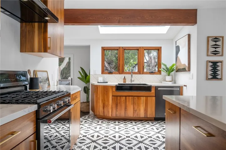 918 3rd Street, Hermosa Beach, California 90254