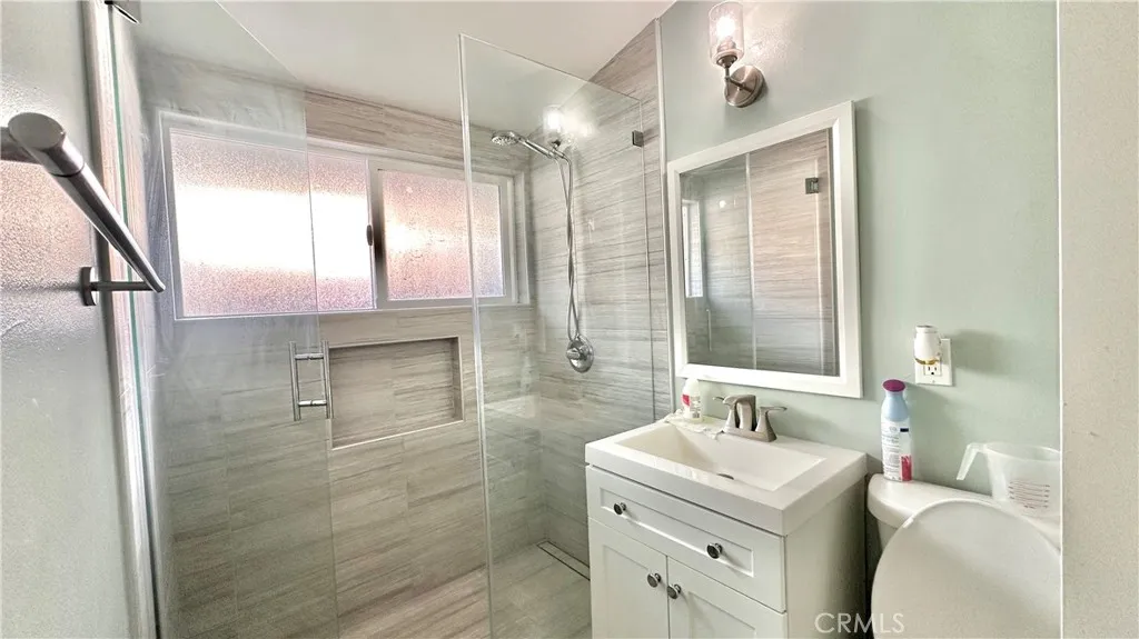 Bathroom 2 with shower