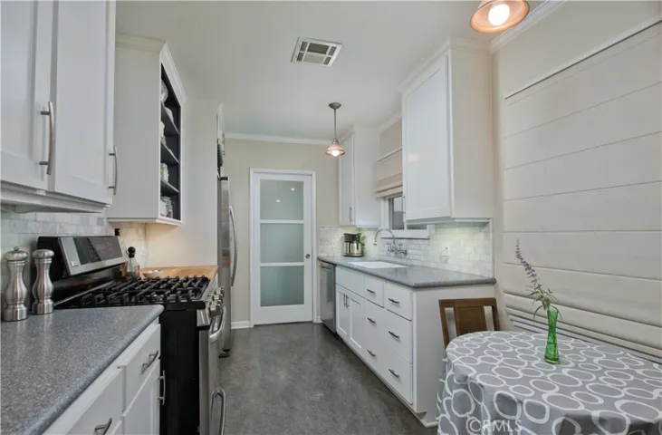 8136 Garden Grove, Reseda, California 91335