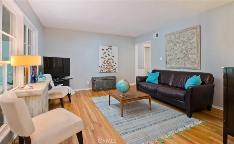 8136 Garden Grove, Reseda, California 91335