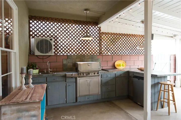 8136 Garden Grove, Reseda, California 91335