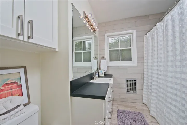 8136 Garden Grove, Reseda, California 91335