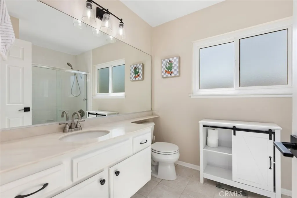 Upstairs full-bath