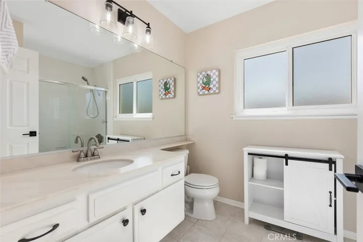 Upstairs full-bath