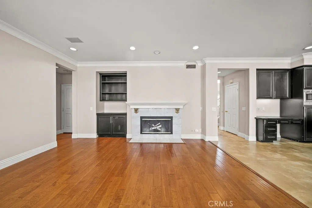 Nice gas fireplace.