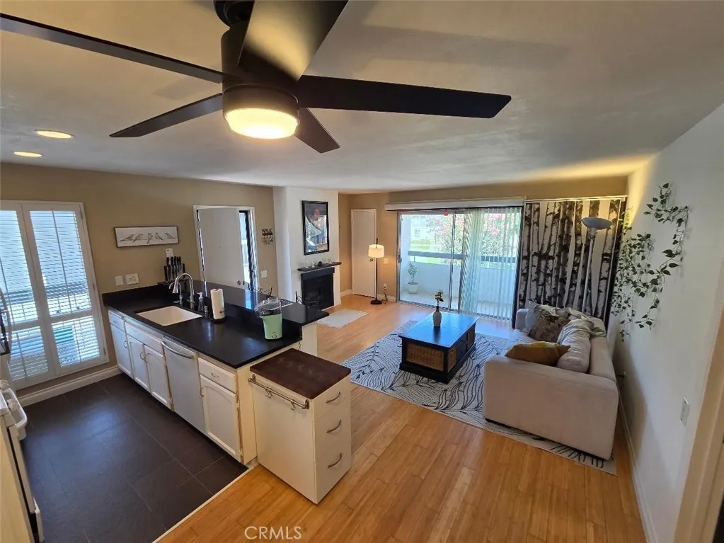 2867 S Fairview