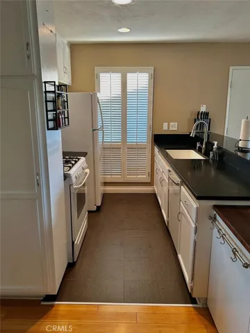 2867 S Fairview, Santa Ana, California 92704