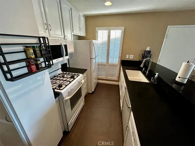 2867 S Fairview, Santa Ana, California 92704