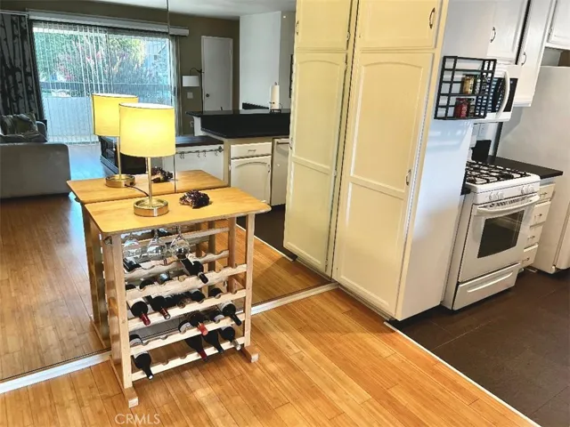 2867 S Fairview, Santa Ana, California 92704