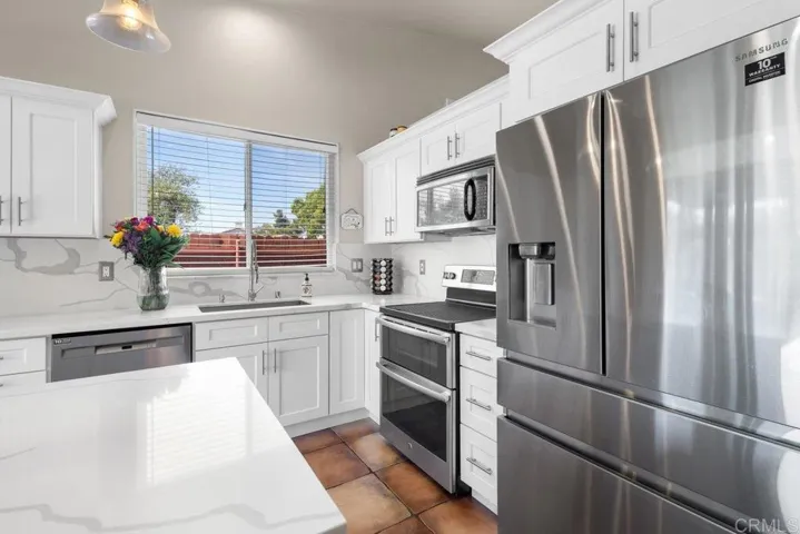 New Kitchen with Stainless appliances