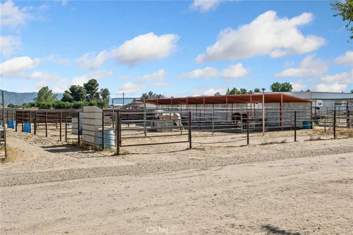 6 oversized covered stalls
