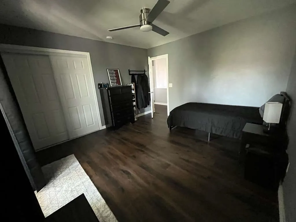Bedroom Roy
