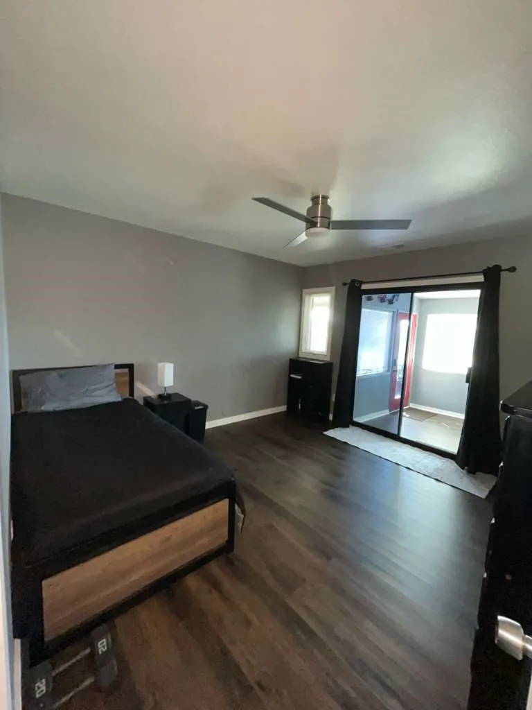 Bedroom Roy