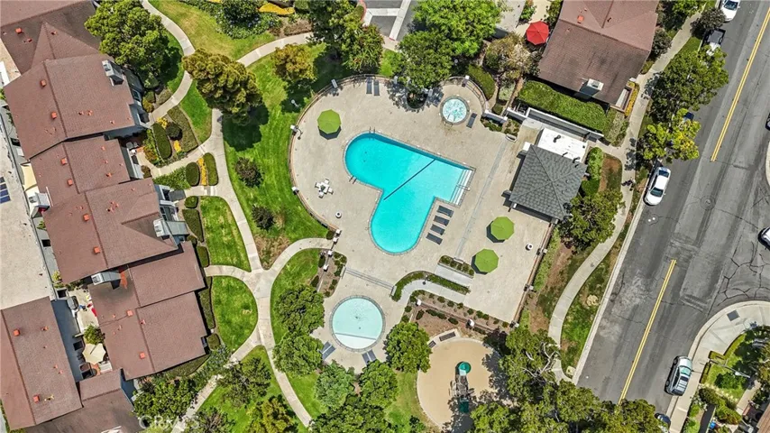 Deerfield Community Pool & Hot Tub
