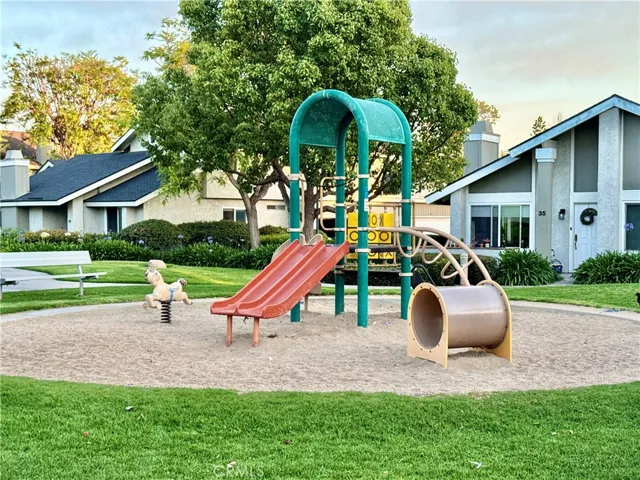 Deerfield Community Playground 01