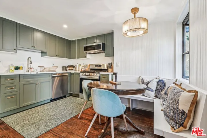 8718 Crescent Drive, Los Angeles, California 90046