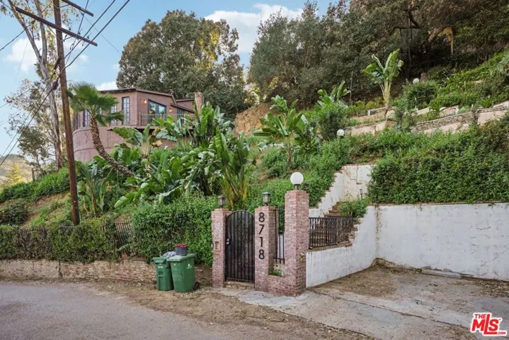 8718 Crescent Drive, Los Angeles, California 90046