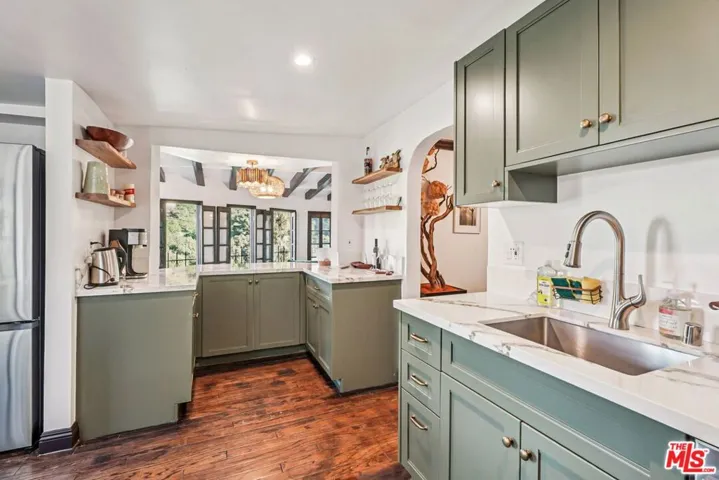 8718 Crescent Drive, Los Angeles, California 90046
