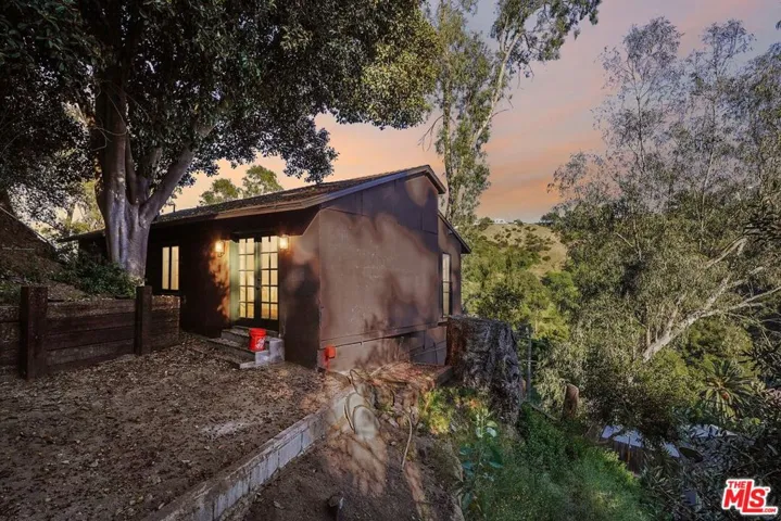 8718 Crescent Drive, Los Angeles, California 90046