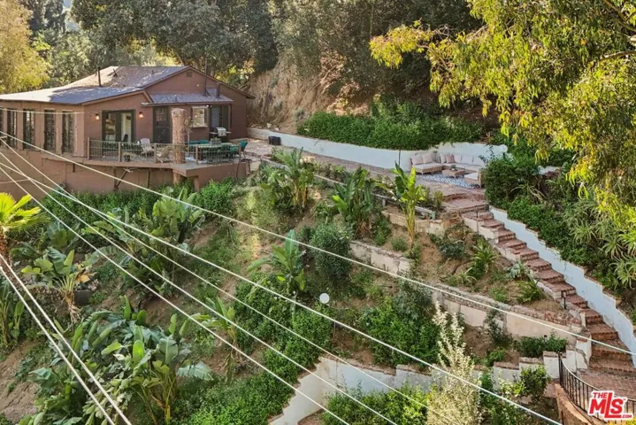 8718 Crescent Drive, Los Angeles, California 90046