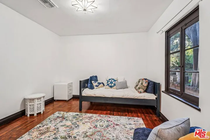 8718 Crescent Drive, Los Angeles, California 90046